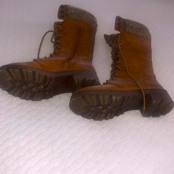 Boots - Picture 4 of 4